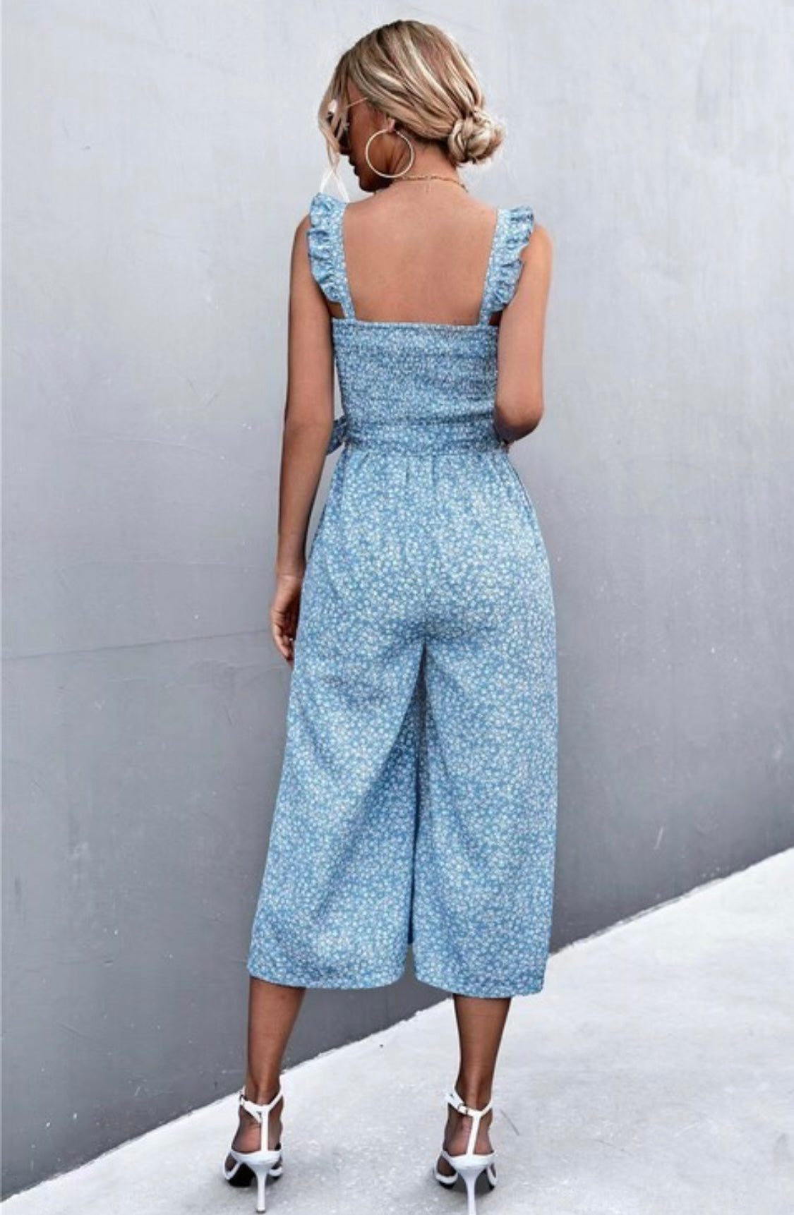 SMOCKED FLORAL ROMPER BLUE